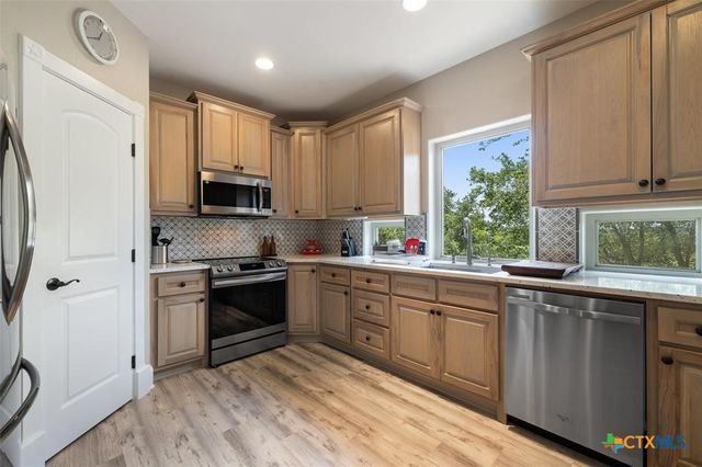 317 Scenic Ridge Drive, Spicewood, TX 78669