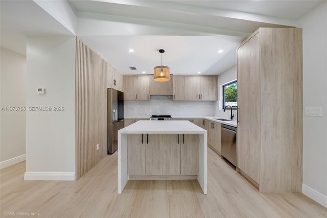 6260 Plantation Rd, Plantation, FL 33317