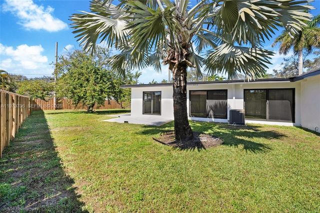 6260 Plantation Rd, Plantation, FL 33317