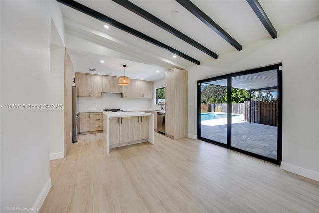 6260 Plantation Rd, Plantation, FL 33317