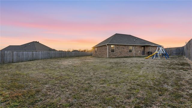 2009 Morgan Circle, Gentry, AR 72734