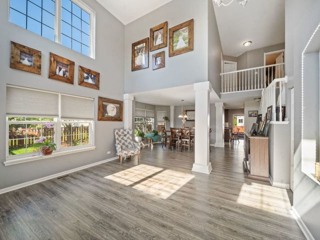 1766 Newbridge Circle, Elgin, IL 60123