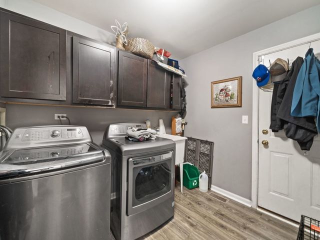1766 Newbridge Circle, Elgin, IL 60123