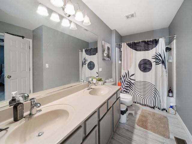 1766 Newbridge Circle, Elgin, IL 60123
