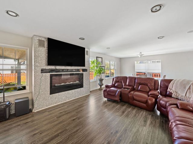 1766 Newbridge Circle, Elgin, IL 60123