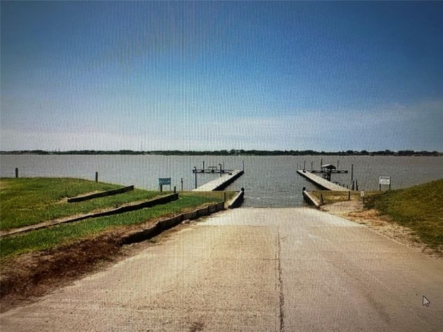 65 Arrowhead Drive, Palacios, TX 77465