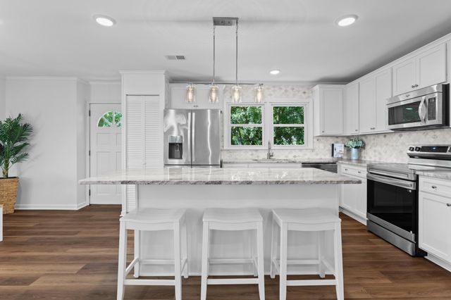 7299 Commodore Road, Hollywood, SC 29449