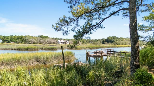 7299 Commodore Road, Hollywood, SC 29449