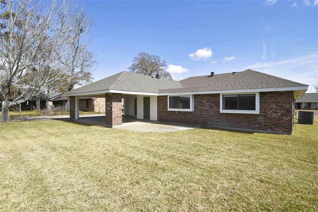 4948 E St Charles Avenue, Lake Charles, LA 70605