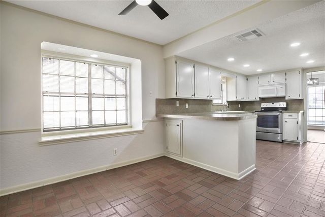 4948 E St Charles Avenue, Lake Charles, LA 70605