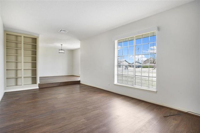 4948 E St Charles Avenue, Lake Charles, LA 70605