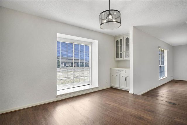 4948 E St Charles Avenue, Lake Charles, LA 70605