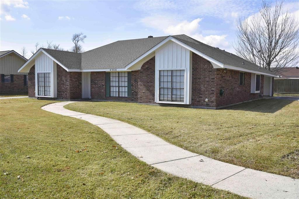 4948 E St Charles Avenue, Lake Charles, LA 70605