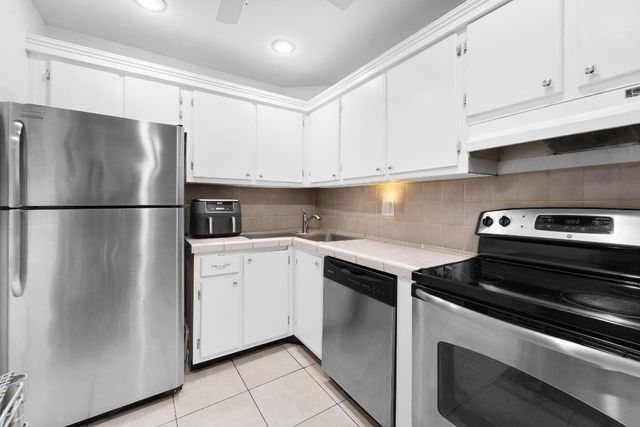 12 NE 19th Court 219A, Wilton Manors, FL 33305