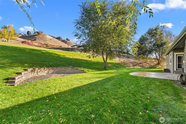 2945 Martin Place, East Wenatchee, WA 98802