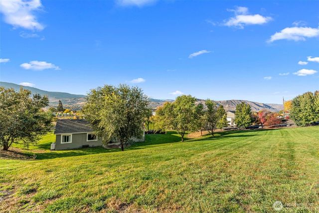 2945 Martin Place, East Wenatchee, WA 98802
