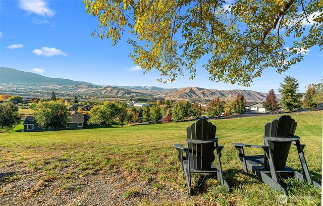 2945 Martin Place, East Wenatchee, WA 98802