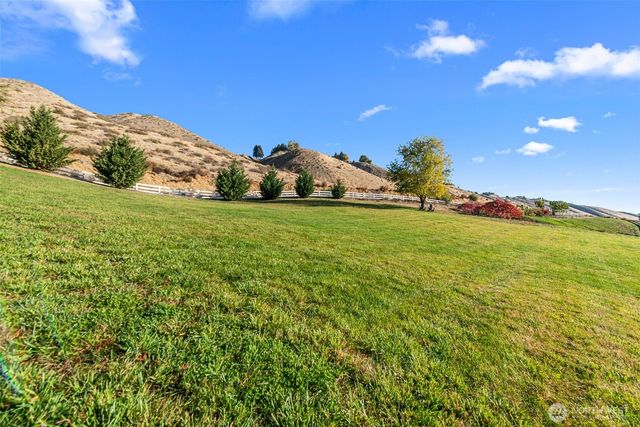 2945 Martin Place, East Wenatchee, WA 98802