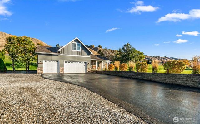 2945 Martin Place, East Wenatchee, WA 98802