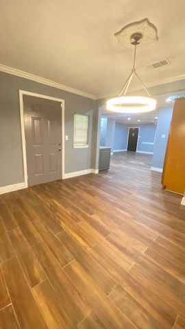 6623 Cresthill Street, Houston, TX 77033