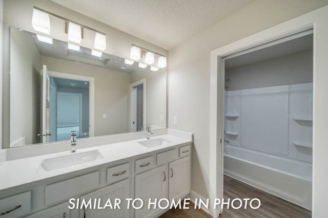 9428 NW 82nd Avenue, Johnston, IA 50131