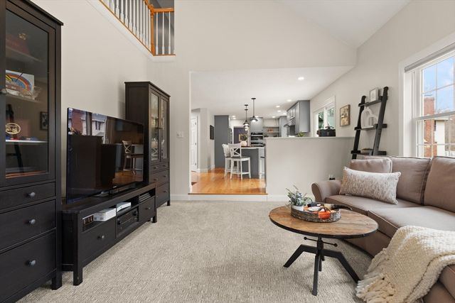 14 Hutchins Way, Westford, MA 01886