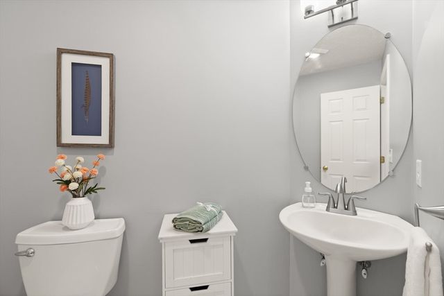 14 Hutchins Way, Westford, MA 01886