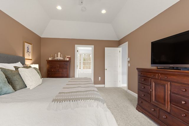 14 Hutchins Way, Westford, MA 01886