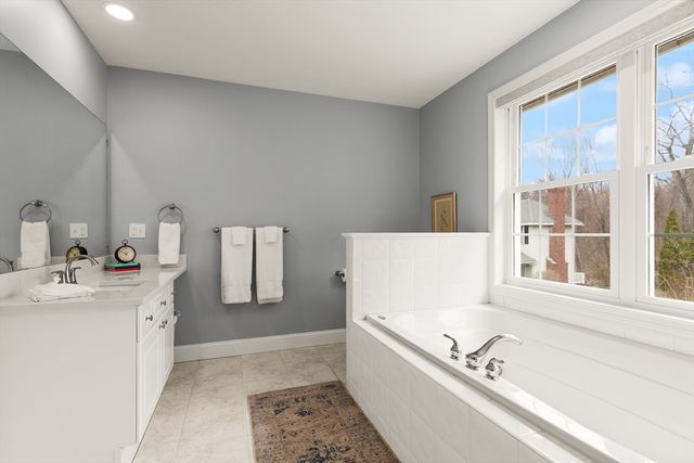 14 Hutchins Way, Westford, MA 01886