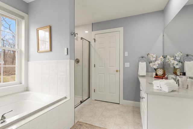 14 Hutchins Way, Westford, MA 01886