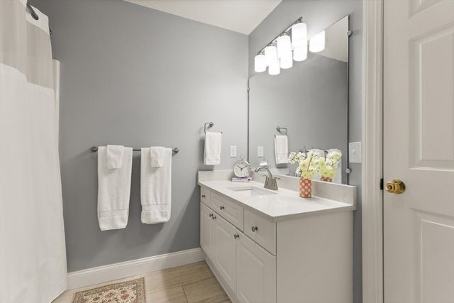 14 Hutchins Way, Westford, MA 01886