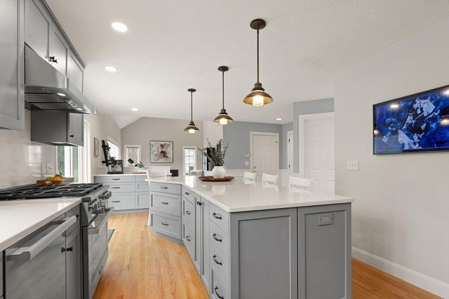 14 Hutchins Way, Westford, MA 01886