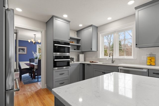 14 Hutchins Way, Westford, MA 01886