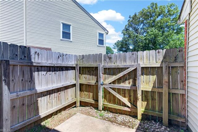 203 Quarter Trl Apt G, Newport News, VA 23608