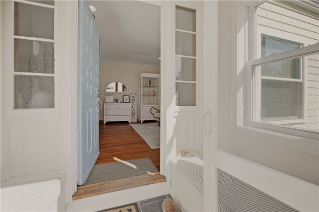 91 Easton Avenue, Portsmouth, RI 02871