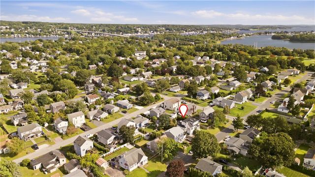 91 Easton Avenue, Portsmouth, RI 02871
