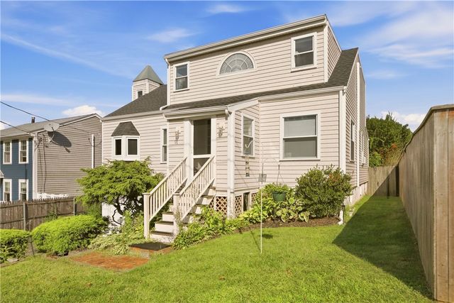 91 Easton Avenue, Portsmouth, RI 02871
