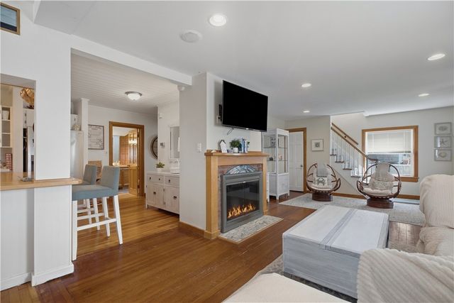 91 Easton Avenue, Portsmouth, RI 02871
