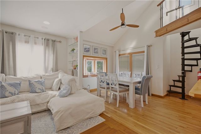 91 Easton Avenue, Portsmouth, RI 02871