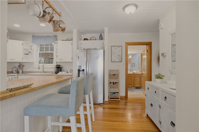 91 Easton Avenue, Portsmouth, RI 02871