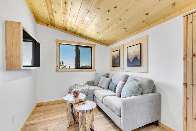 54655 Falling Leaf Road, Idyllwild, CA 92549