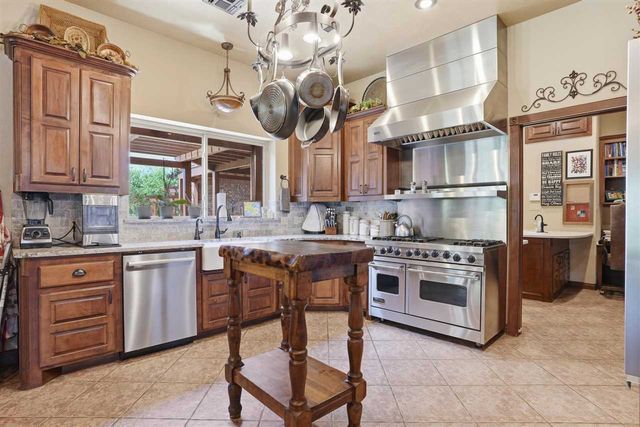 17 NW Burr Oak Dr, Lawton, OK 73505