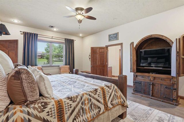 17 NW Burr Oak Dr, Lawton, OK 73505
