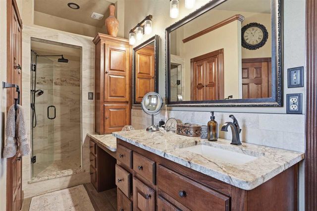 17 NW Burr Oak Dr, Lawton, OK 73505
