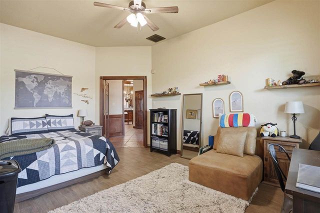 17 NW Burr Oak Dr, Lawton, OK 73505
