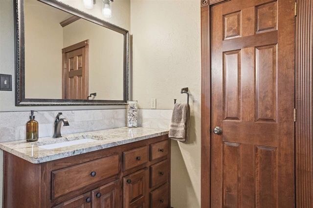 17 NW Burr Oak Dr, Lawton, OK 73505