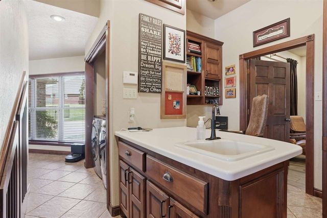 17 NW Burr Oak Dr, Lawton, OK 73505