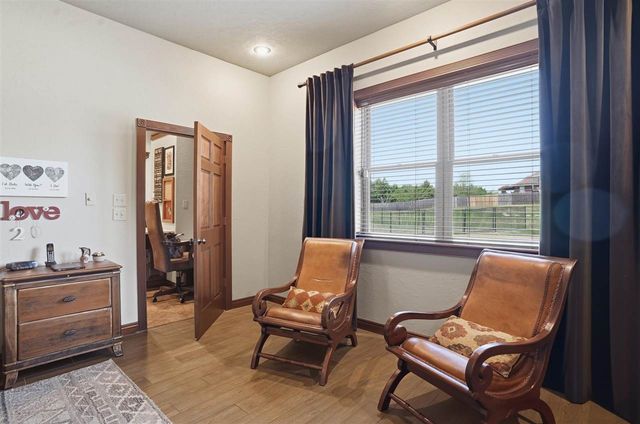 17 NW Burr Oak Dr, Lawton, OK 73505