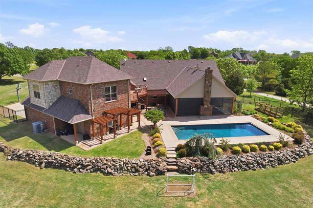 17 NW Burr Oak Dr, Lawton, OK 73505