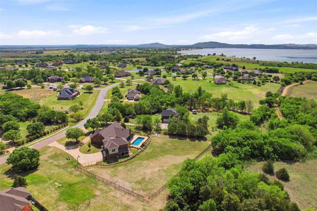 17 NW Burr Oak Dr, Lawton, OK 73505